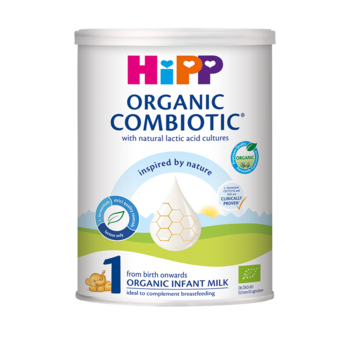 Ένα δοχείο με βρεφικό γάλα Hipp Organic Combiotic, με γραφική παράσταση μιας σταγόνας γάλακτος, ένα μοτίβο κηρήθρας και μια μικρή απεικόνιση αρκούδας.
